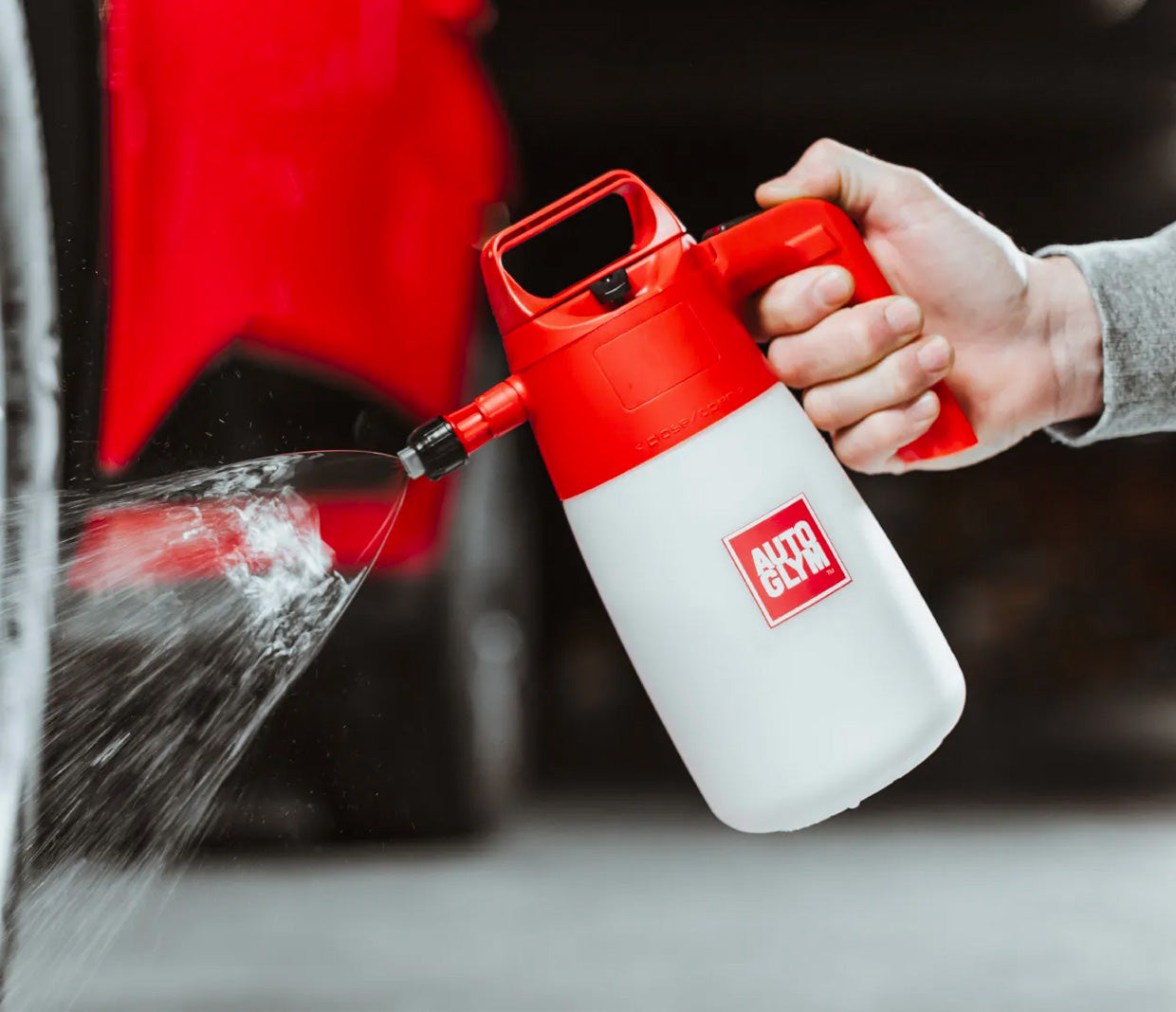 Autoglym Easy Sprayer spraying on to an alloy wheel