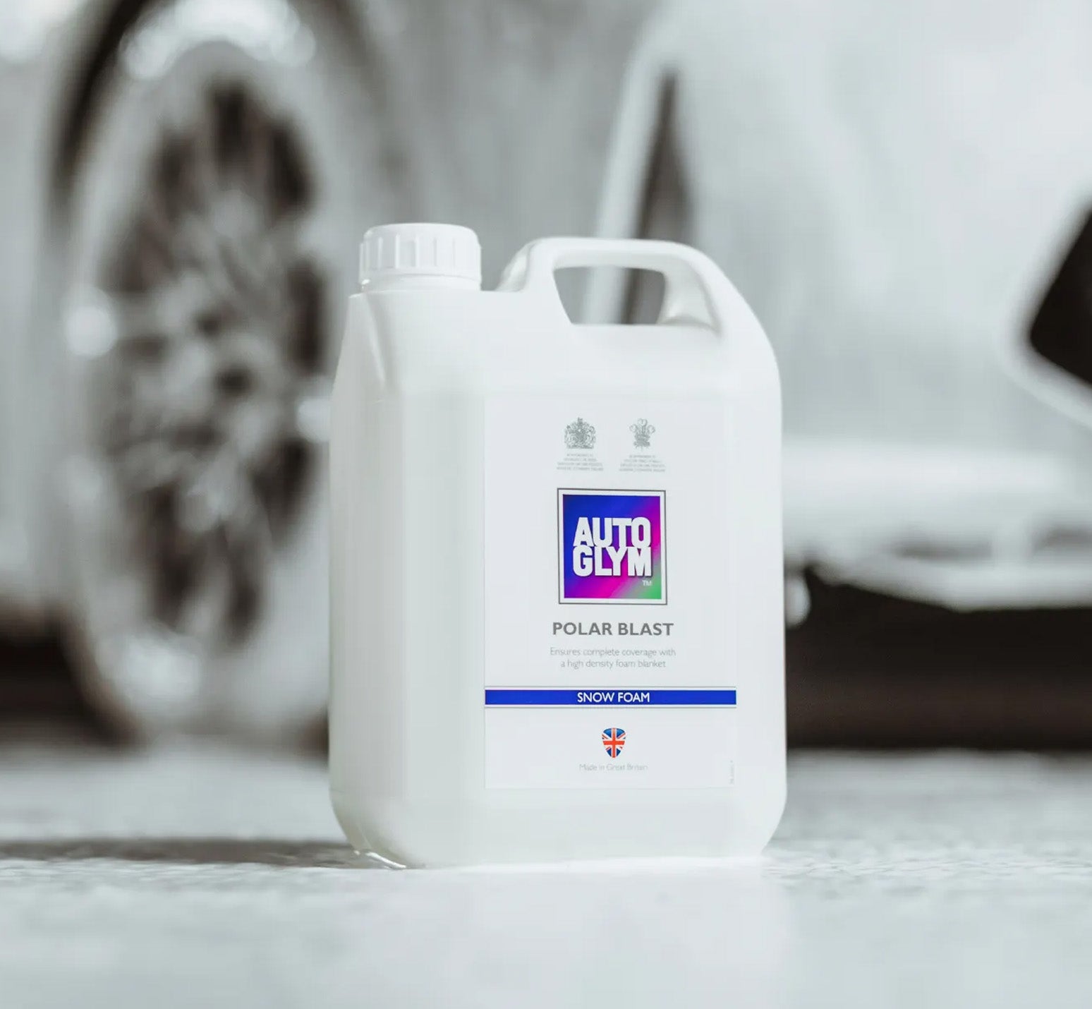 Autoglym Polar Blast sat in front of a car it has been applied to