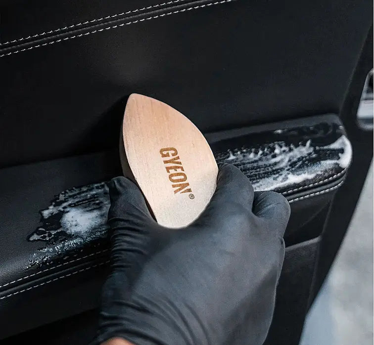 Gyeon Q2M Leather Brush