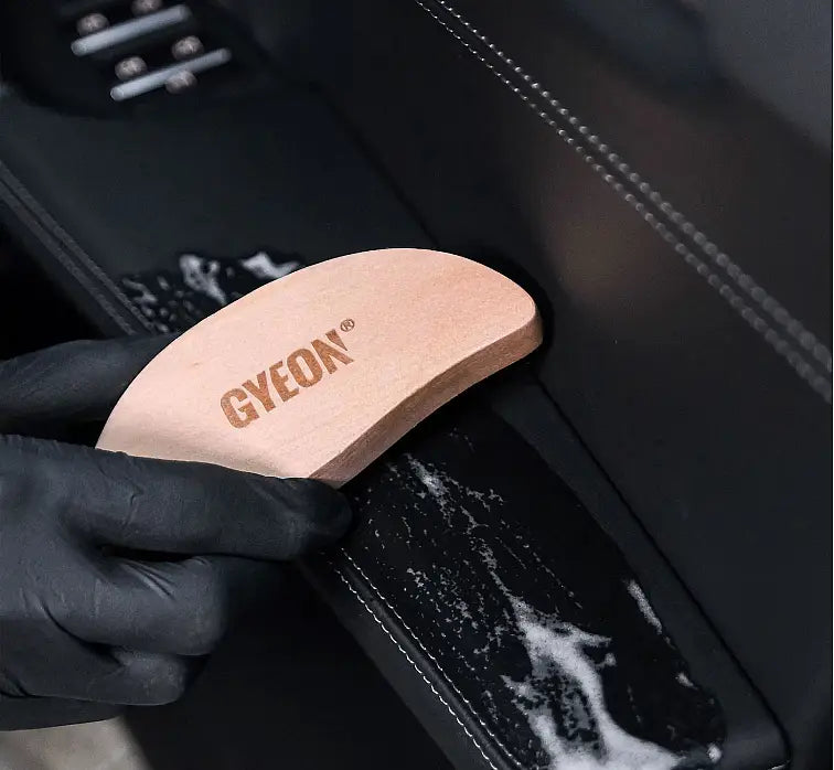 Gyeon Q2M Leather Brush
