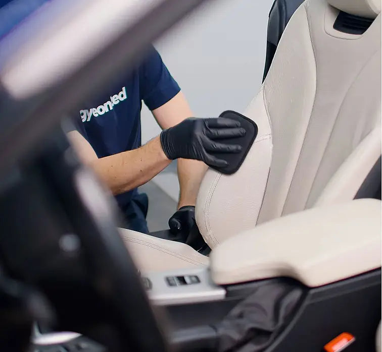 Gyeon Q2M Leather Cleaner Strong