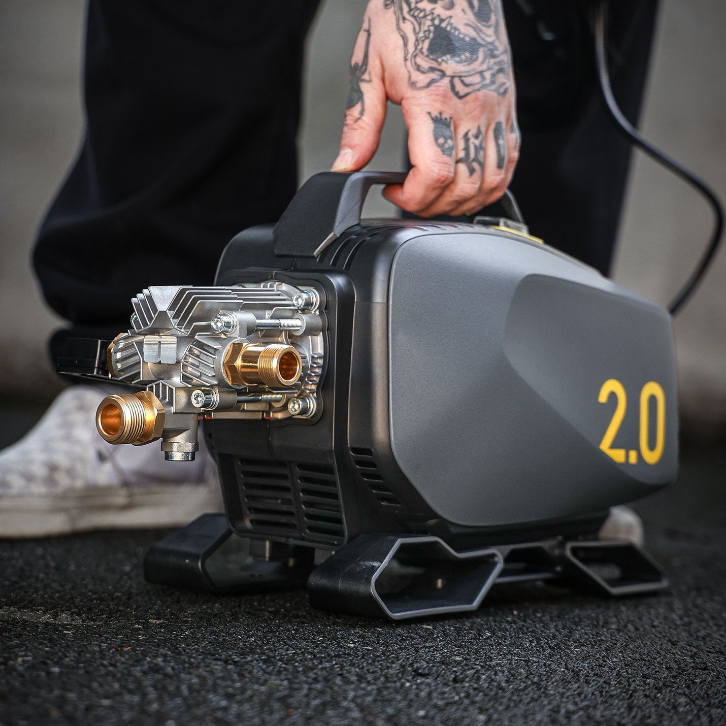 Black and gold pressure washer with 'Active 2.0' on a textured surface